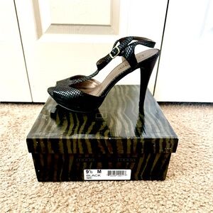 Moda high heel ankle strap sandals